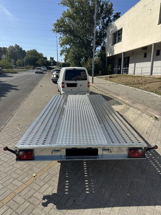 Atrelado Porta Carros 2700kg novo