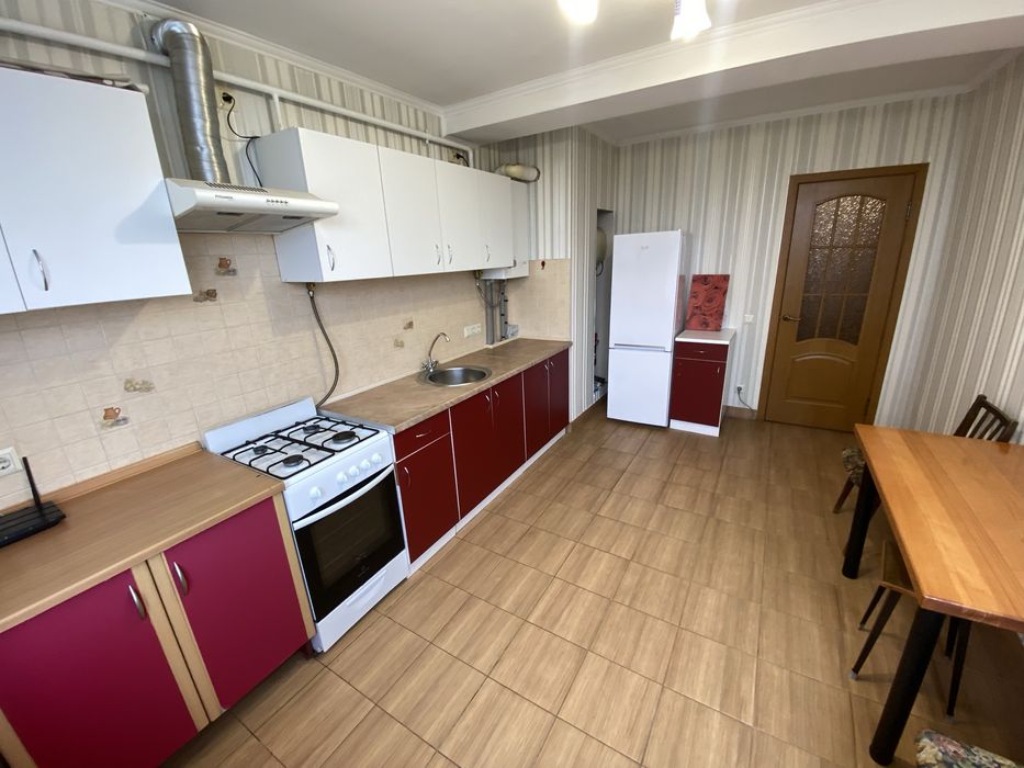 Здам велику однокімнатну квартиру  в центрі Гостомеля, біля школи,газ