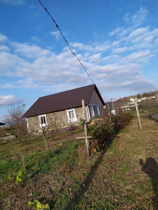 Продам будинок з гарним краєвидом на річку