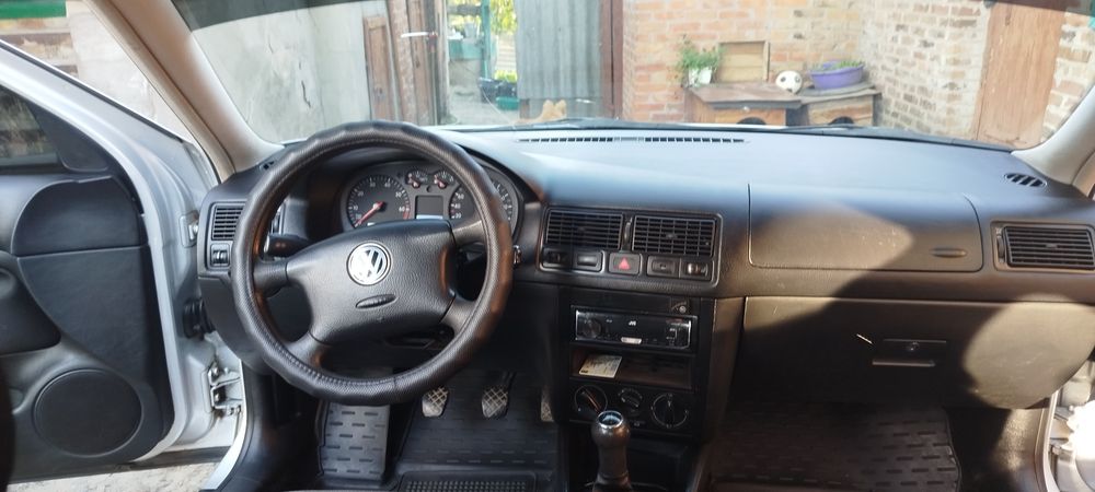Продам гольф 4  2001 рік газ-бензин