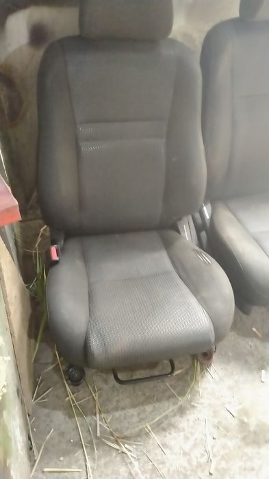 Сидіння Авенсіс 2 покоління універсал