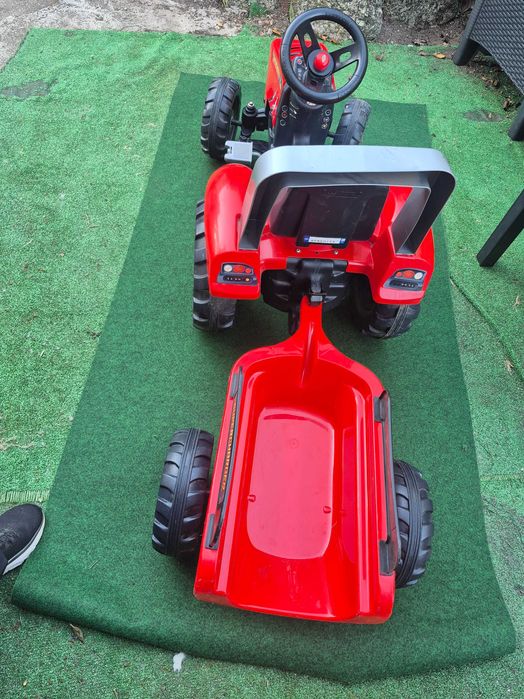 Trator a pedal para criança