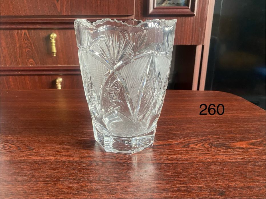 Вази кришталеві в асортименті