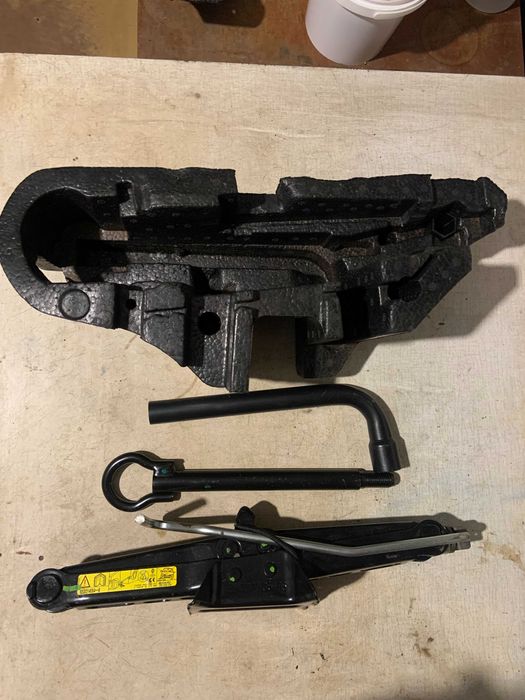 Домкрат (комплект) оригінальний Renault