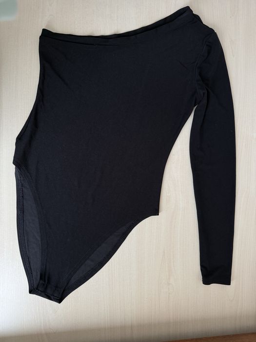 Чорний боді на одне плече