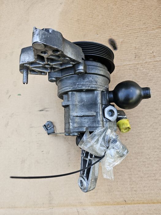 Bomba de direção hidráulica BMW  530 d
