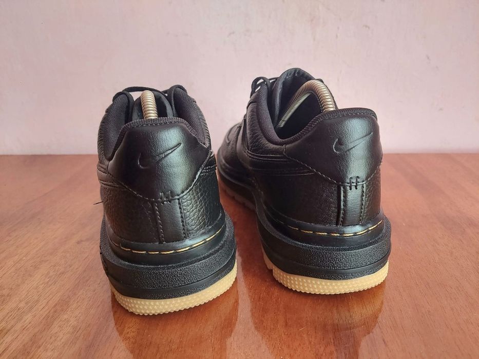 Кроссовки Nike Air Force оригінал

Розмір по бірці: 
US 7.5  UK  6.5