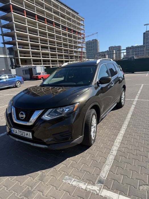 Автомобіль Nissan Rogue