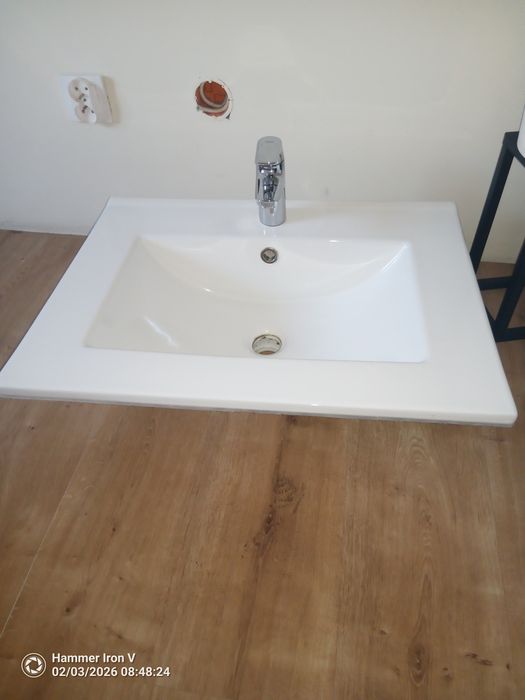 Umywalka z baterią Grohe