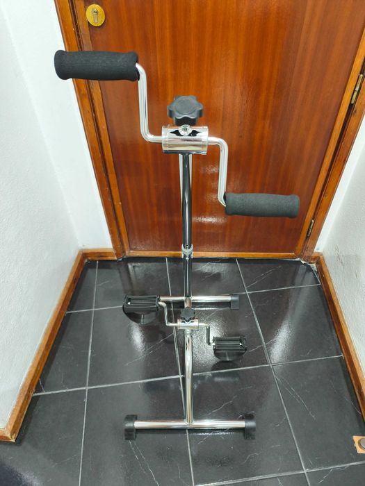Instrumento de exercício físico , exercício de pernas e braços.