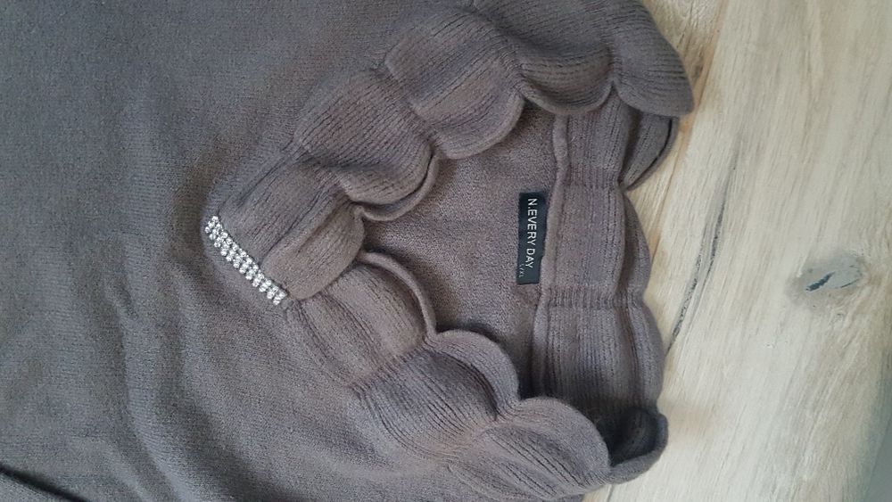 Sweter ciepły długi, L, kolor cappucino.
