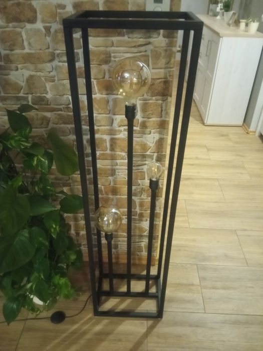 Lampa stojąca do salonu