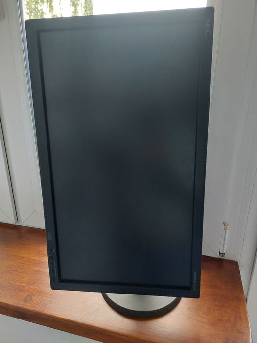 Monitor 24" w dobrym stanie