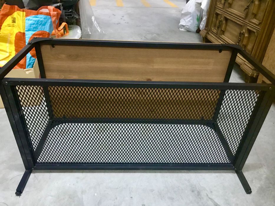 Mesa de Televisor Ikea Madeira e Metal [M.Boas Condiçoês]