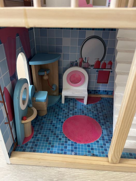 Domek dla lalek, figurek