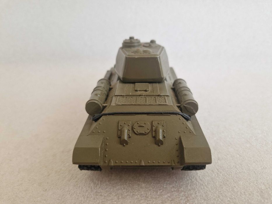 Танк Т-34 Арсенал. 1:43 масштаба. Модель от завода Арсенал