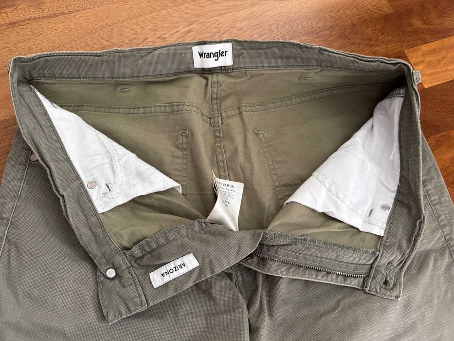 Spodnie Wrangler Arizona  36/32 bawełna elastan kolor khaki
