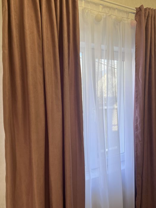 Штори нові (тесьма імітація люверсів) замша 135*230(2 шт)