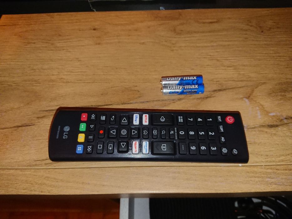 Tv lg 4k 43 pulgadas suporte e comando novo