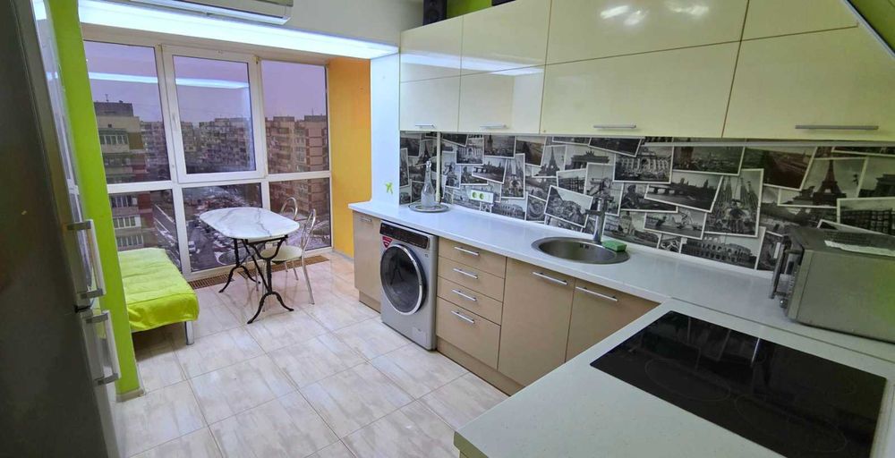 Продаж просторої 3-кімнатної квартири на проспекті Романа Шахевича, 4Б