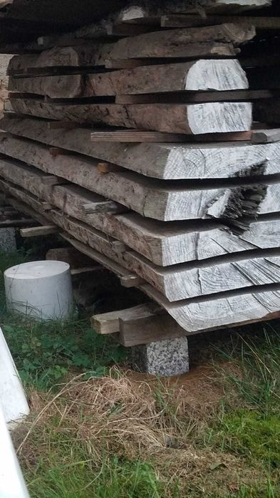 Tarcica, deski z drewna dębowego.