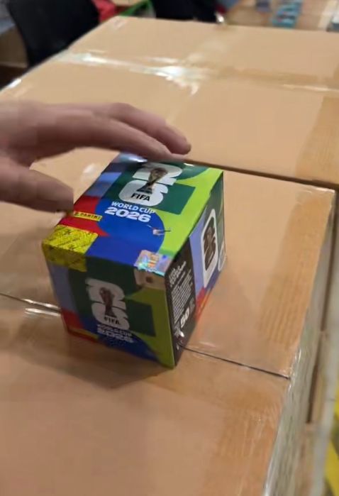 VENDO CAIXAS DE 50 PACOTES PANINI