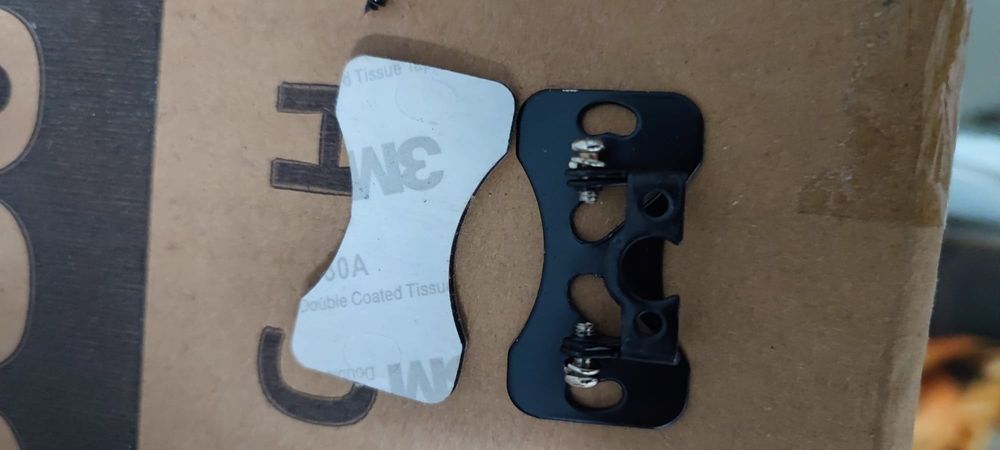 Suporte Metálico Universal para Câmara / Dashcam Traseira (Novo)