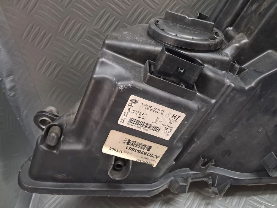 Farol Ótica Direita Mercedes Classe E W207 coupe hologênio