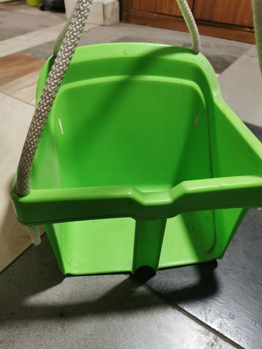 Huśtawka kubełkowa dla dziecka