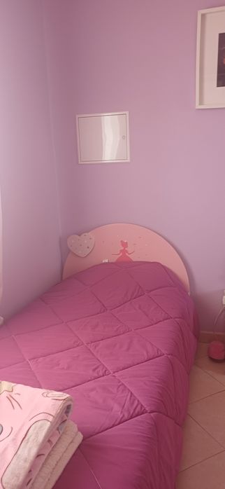 Vende-se cama de menina