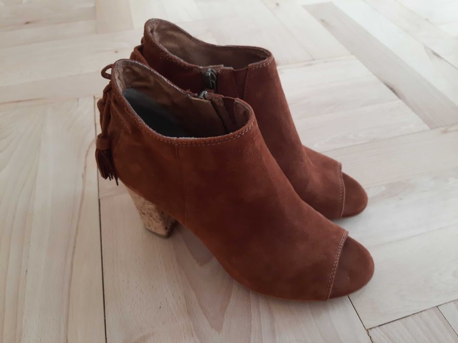 Buty Tamaris rozmiar 37, długość wkładki 23,5 cm