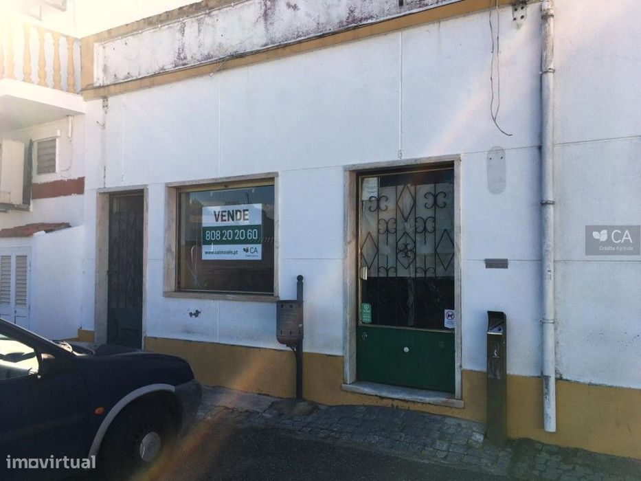Loja para venda com 330m², situada em Cunheira, concelho de Alter d...