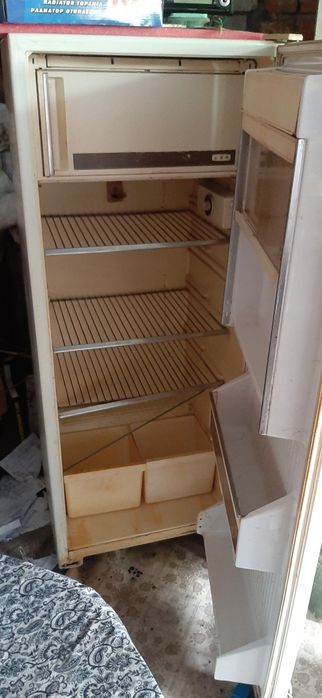 Продам холодильник снайге рабочий.