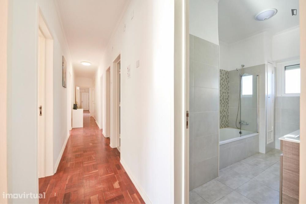 Quarto - localizado em Entrecampos Lisbon