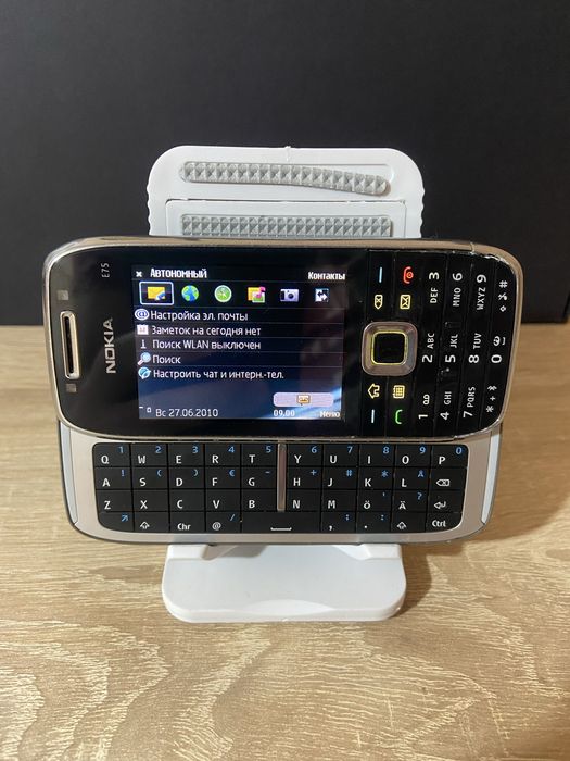 Мобильный телефон Nokia E75