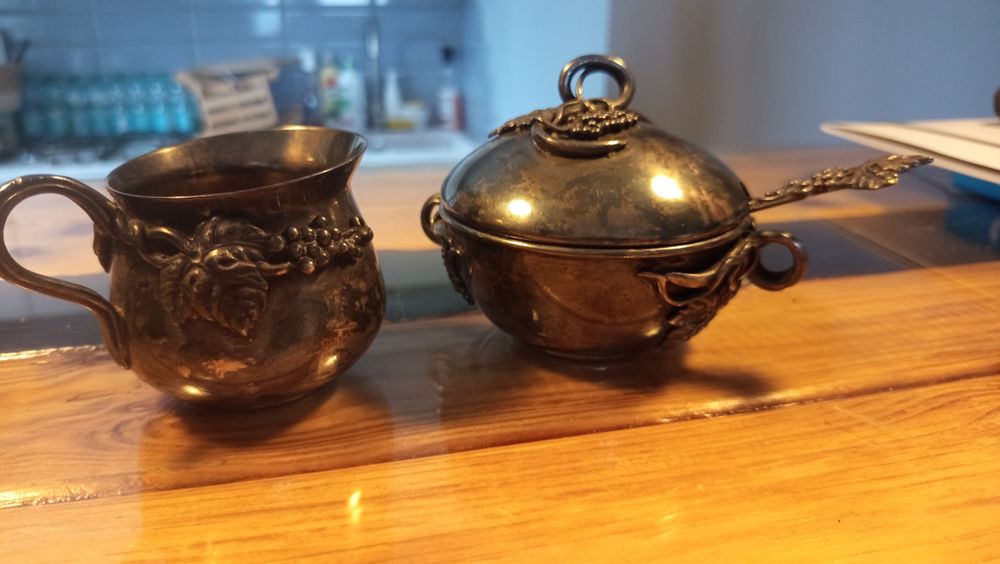 Posrebrzana Cukiernica Hefra, mlecznik Hefra motyw kiść winogron