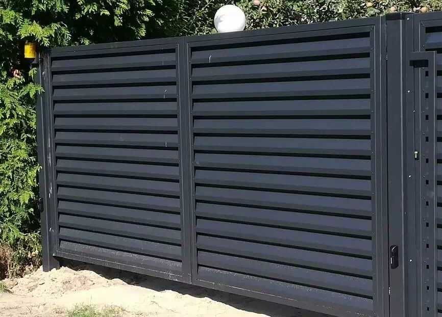 Паркани жалюзі. Металевий паркан. Огорожі металеві.