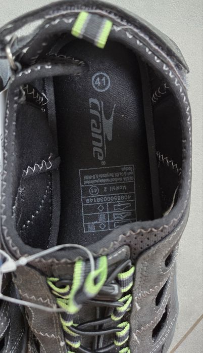 Nowe sandały  trekkingowe kryte