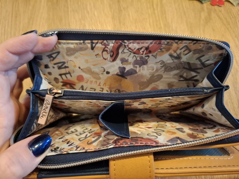 Portfel Anekke The earth speaks to all of us