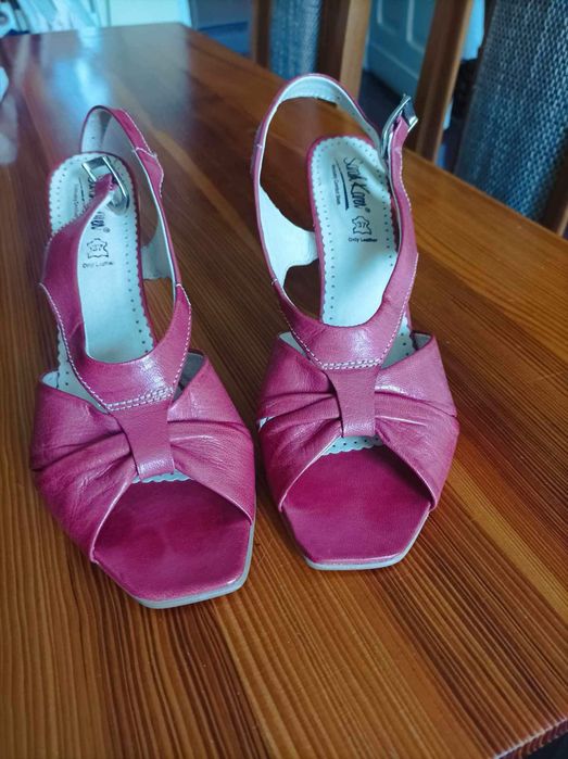 Buty skórzane, sandały