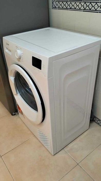 Máquina de secar roupa Indesit 8kg como nova, na garantia
