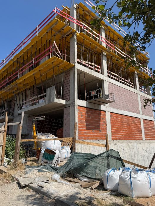 Apartamento,em Fase de Construção.T1+1 em Estrada Romana.Pedroso.Vila Nova de Gaia.A 5 m do Mercadona e outros serviços.