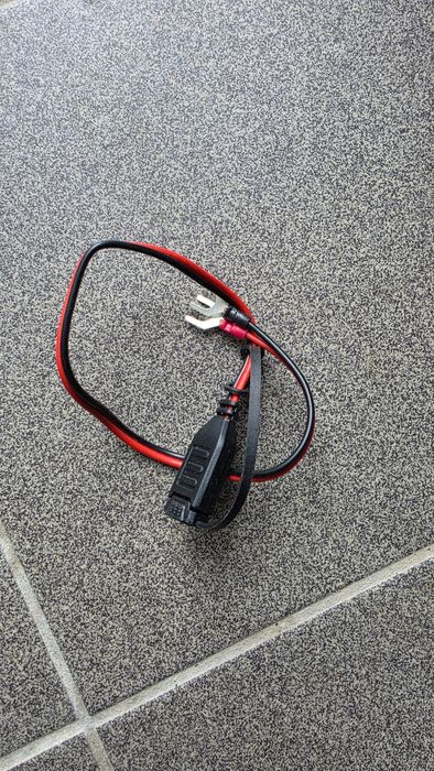 Carregador de baterias auto/ motas