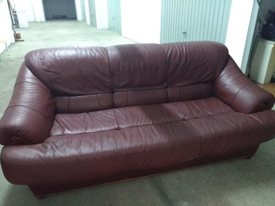 Sofás terno+poltrona em pele