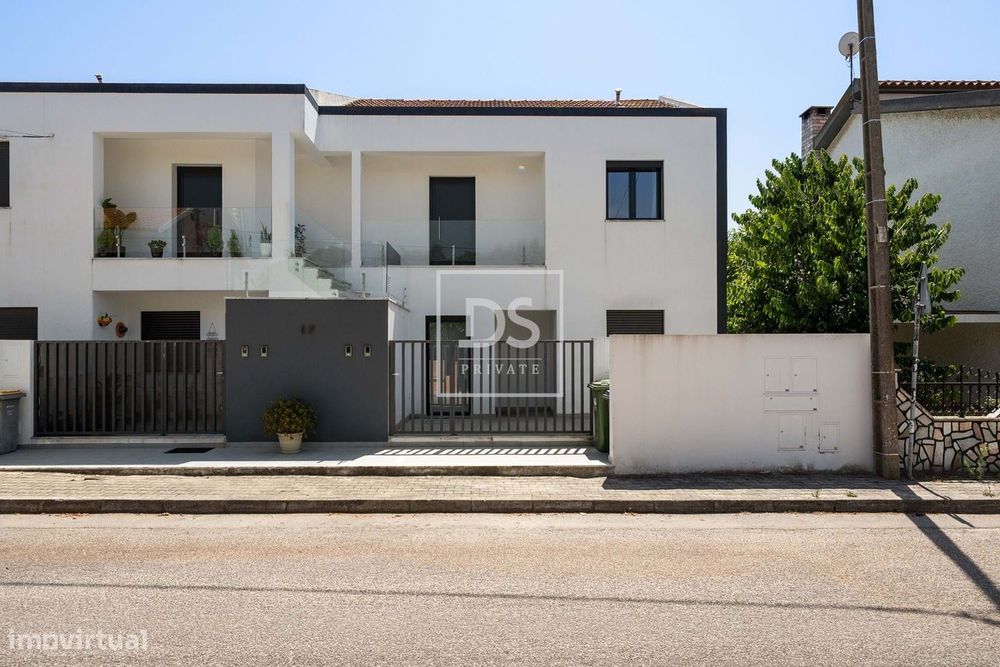 Andar de Moradia Bi-Familiar  T2+1 no Seixal – Conforto, Modernidade e