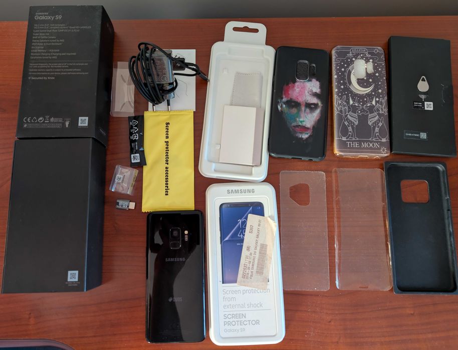 Smartfon Samsung Galaxy S9 64 GB + Masa Akcesoriów