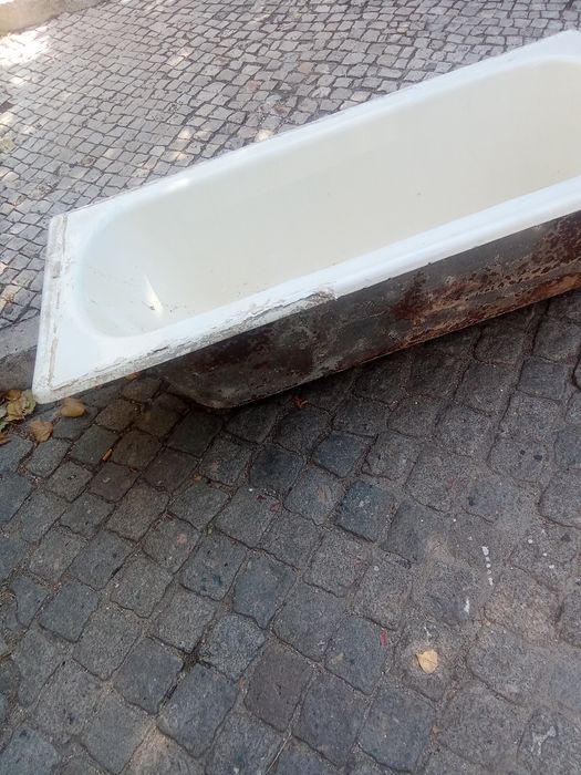 Banheira em ferro fundido esmalte.