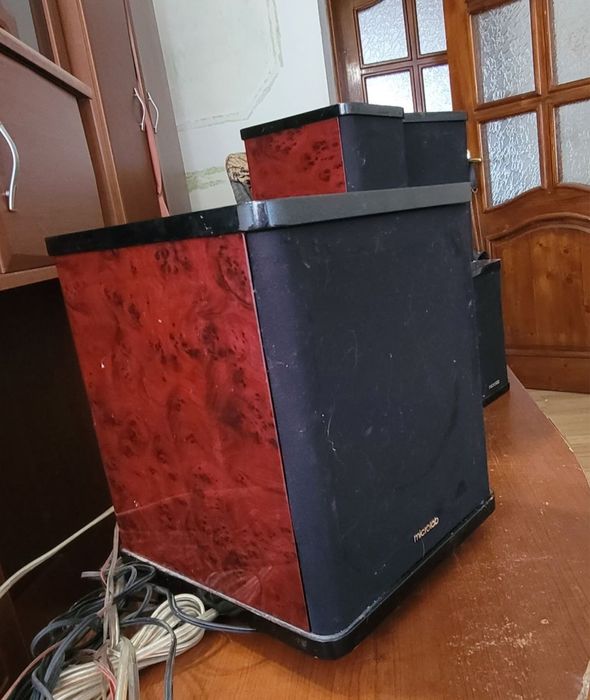 Продається комплект колонок Microlab в робочиму стані. Самовивіз!