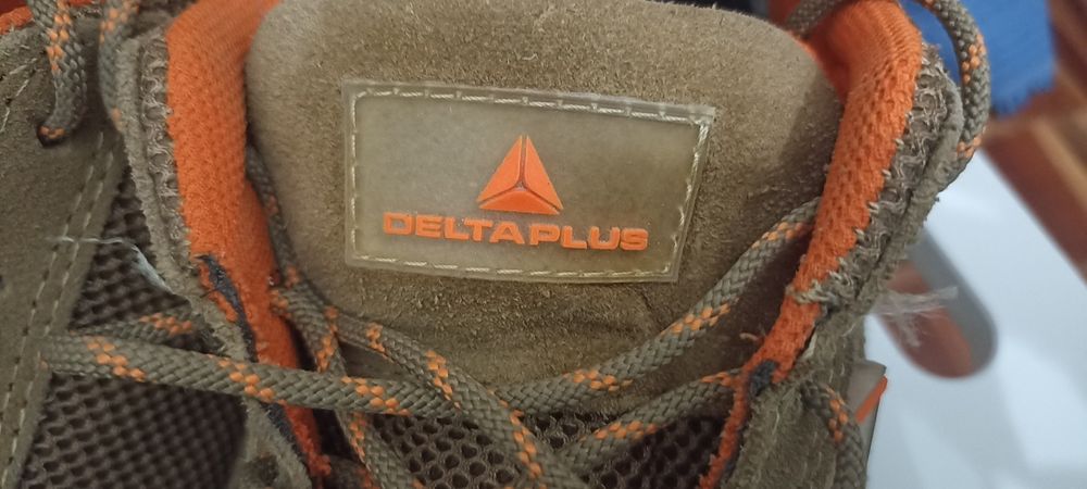 Trabalho, segurança, novos, não impermeáveis