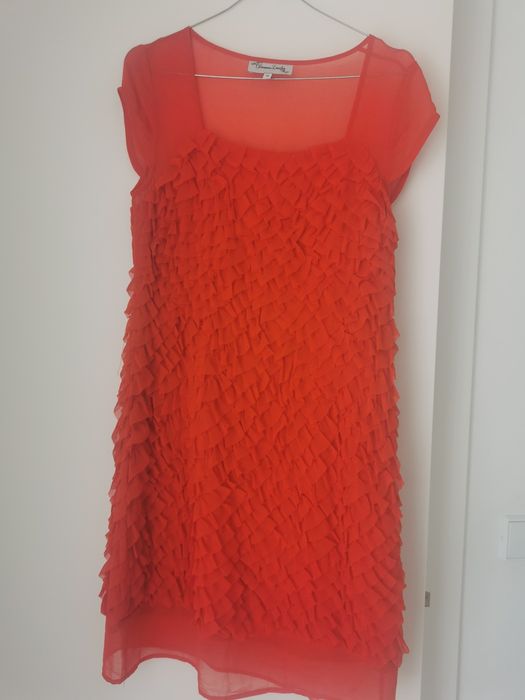 Vestido com mini folhos